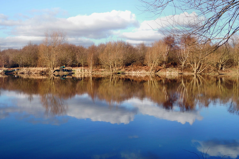 Sharlston dam lake © derek dye cc-by-sa/2.0 :: Geograph Britain and Ireland