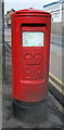 TA0929 : Elizabeth II postbox on Beverley Road, Hull by JThomas