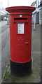 TA0828 : Elizabeth II postbox on Anlaby Road, Hull by JThomas