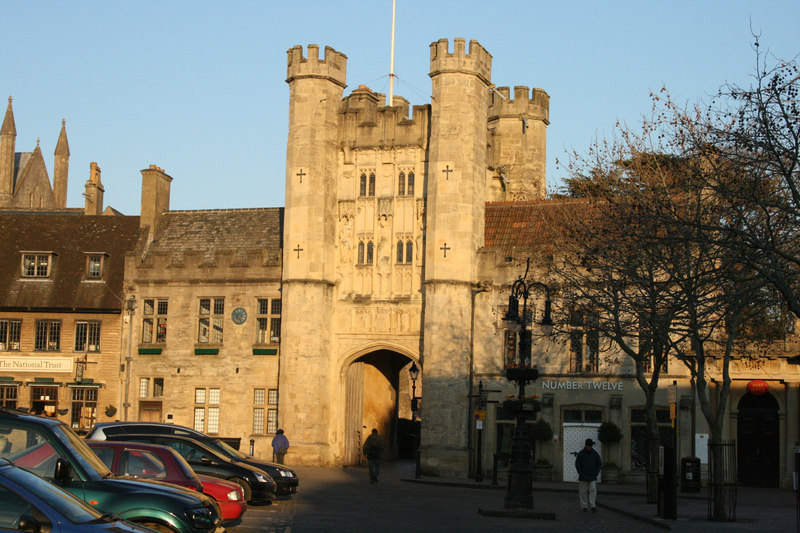 at-the-end-of-the-high-street-malcolm-neal-cc-by-sa-2-0-geograph