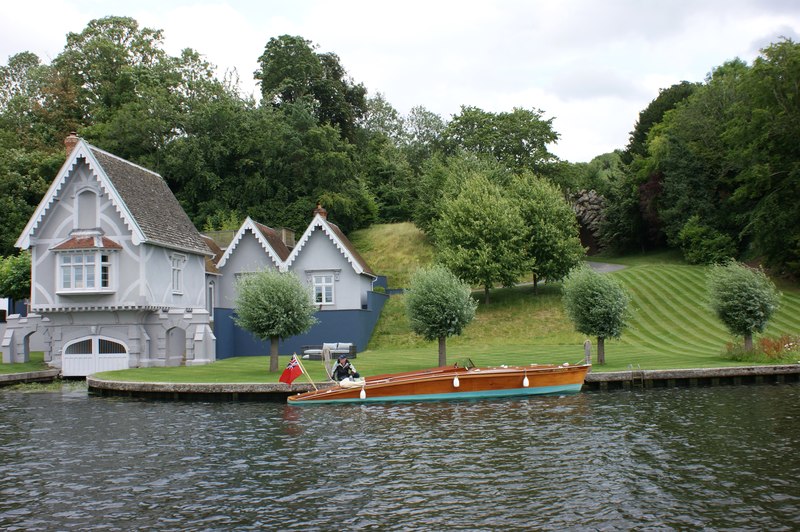 The boathouse of Park Place © Simon Mortimer cc-by-sa/2.0 :: Geograph ...