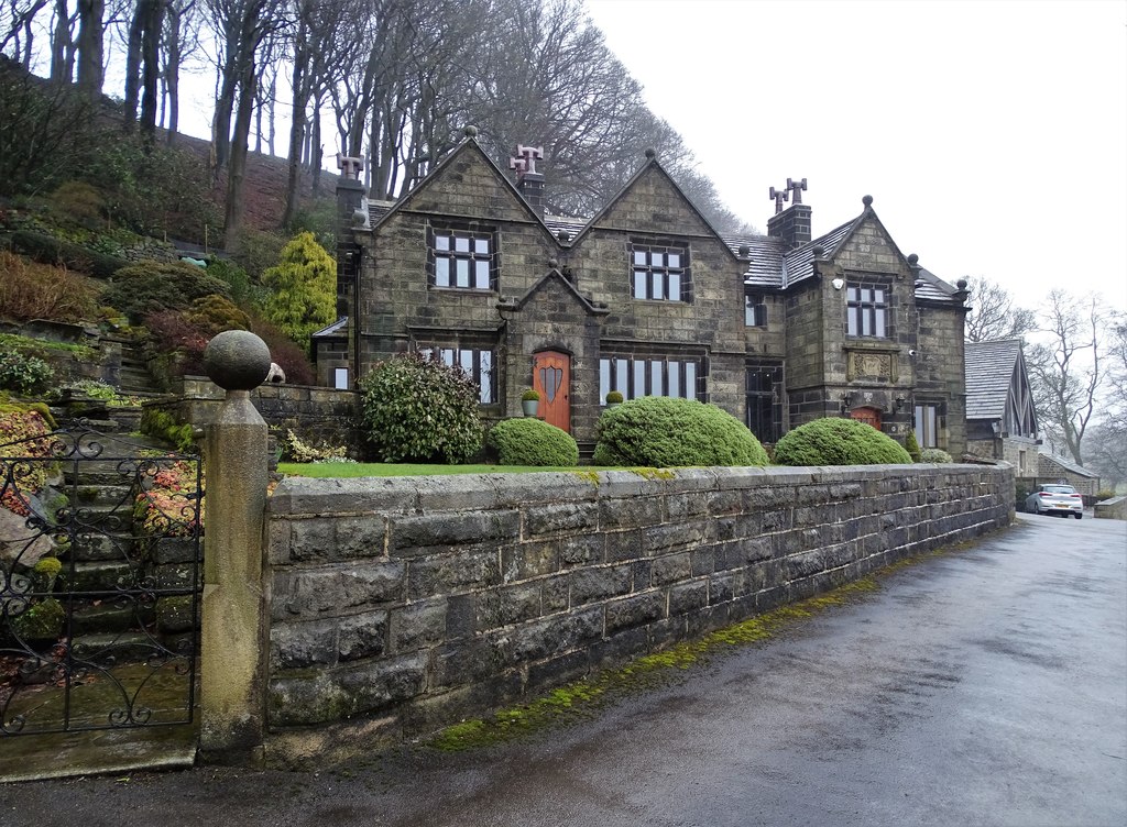 Old Cragg Hall © Neil Theasby cc-by-sa/2.0 :: Geograph Britain and Ireland