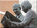 Milton Keynes : Personal Group Statue
