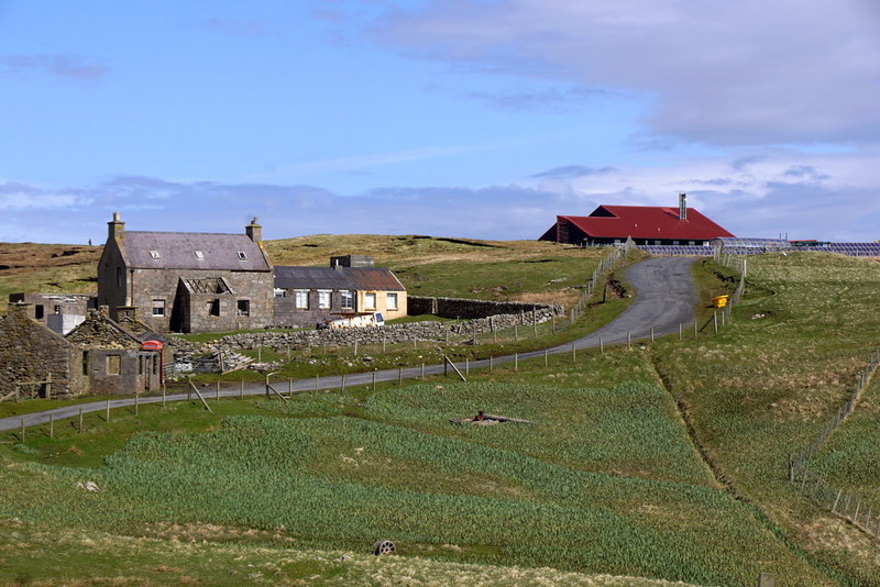 The school and Toon o' Ham, Foula © Mike Pennington cc-by-sa/2.0 ...