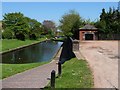 Gauging weir house, Tame Valley canal