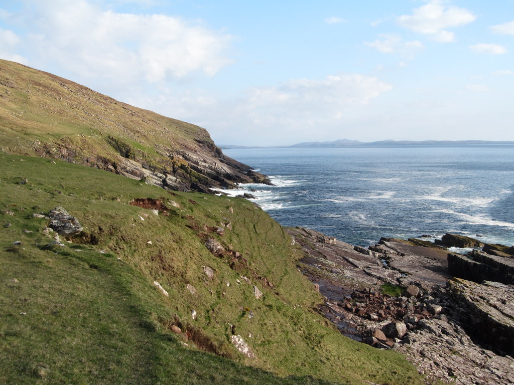 Approaching the 'notch' in the coastline © Gordon Hatton cc-by-sa/2.0 ...