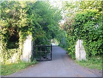 ST9063 : North gateway to Melksham House by Michael Dibb