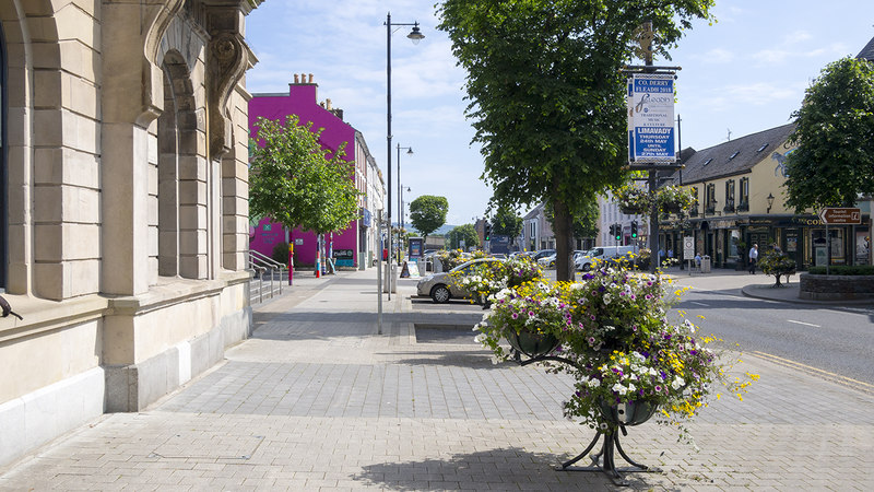 Main Street, Limavady © Rossographer cc-by-sa/2.0 :: Geograph Ireland