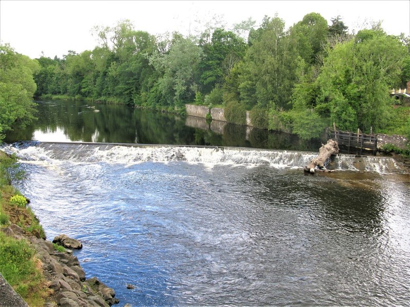 Weir on the River Ericht, Blairgowrie © G Laird cc-by-sa/2.0 ...