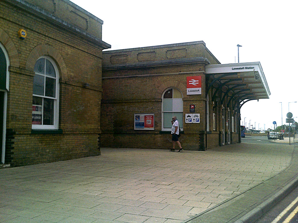 Lowestoft Railway Station © Geographer cc-by-sa/2.0 :: Geograph Britain ...