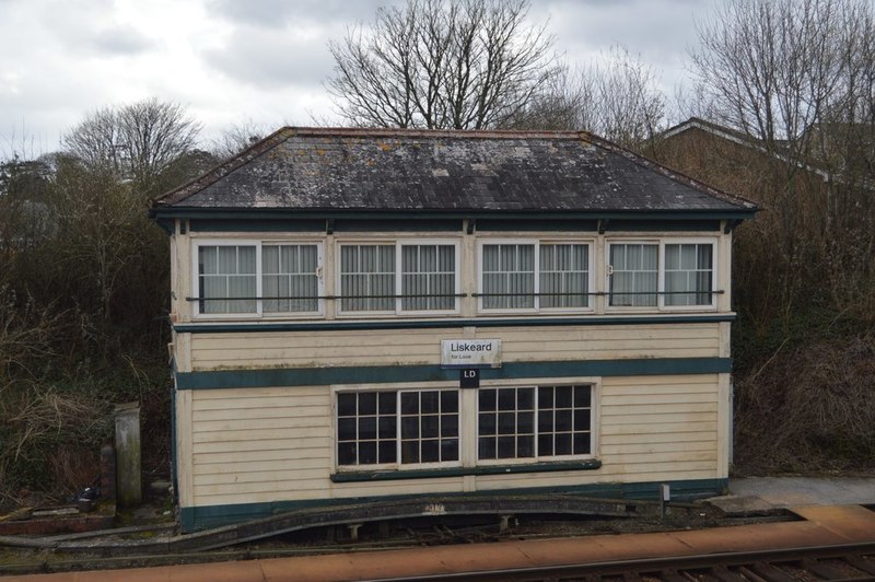 Liskeard Viaduct Signalbox © N Chadwick Cc By Sa20 Geograph