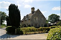 SO9537 : Estate cottages, School Lane, Overbury by Philip Pankhurst