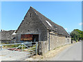 SU2499 : Stone Barn at Home Farm by Des Blenkinsopp