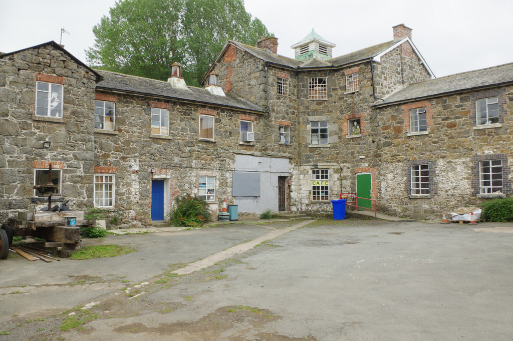 Girls' courtyard - Llanfyllin Union... © Stephen McKay cc-by-sa/2.0 ...