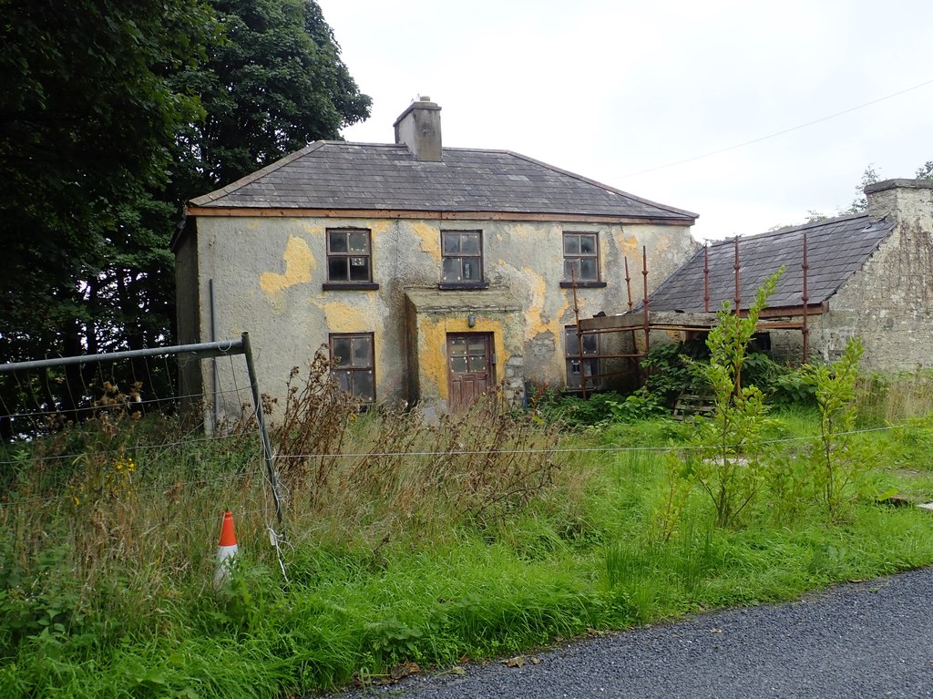 Derelict Georgian farmhouse on Lough... © Eric Jones cc-by-sa/2.0 ...