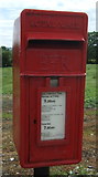 NZ1729 : Close up, Elizabeth II postbox on Park Road, Witton Park by JThomas