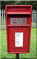 SD8406 : Close up, Elizabeth II postbox on Heywood Old Road, Bowlee by JThomas