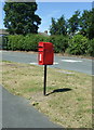 NZ1524 : Elizabeth II postbox on Evenwood Lane, Evenwood by JThomas