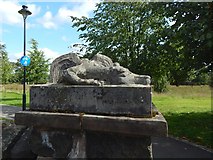 NS7994 : Carved dragon on a gatepost by Lairich Rig