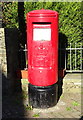 Elizabeth II postbox on Burnley Road, Weir