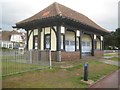 Clacton-on-Sea: Seafront shelter near Trafalgar Road