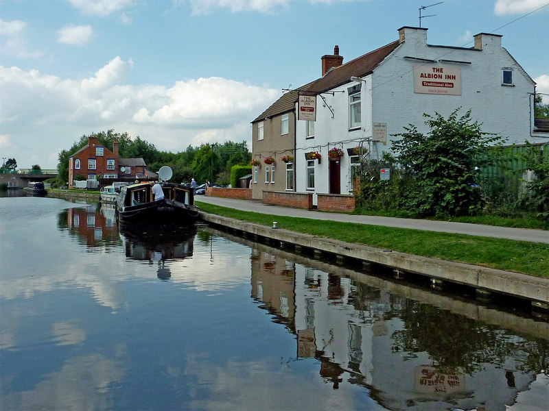 Grand Union Canal in Loughborough,... © Roger D Kidd cc-by-sa/2.0 ...