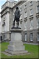O1534 : Trinity College Dublin - statue of Edmund Burke by N Chadwick