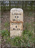 SU5710 : Old Milestone by the A32, Hoad's Hill, Wickham parish by K Lawrence