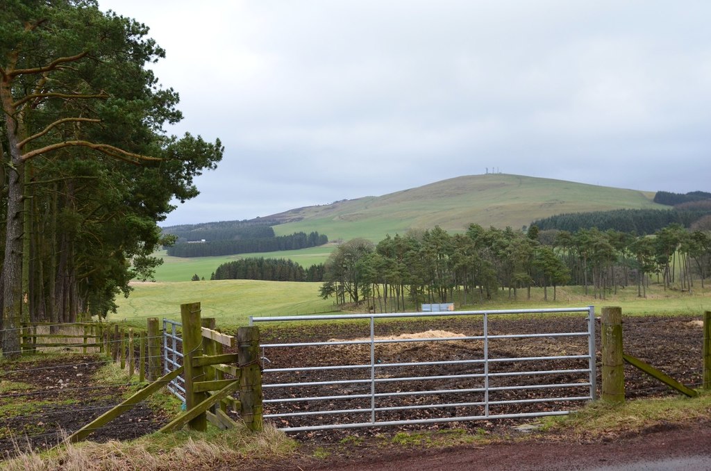 farmland-and-shelter-belts-strathbogie-jim-barton-cc-by-sa-2-0