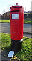 Elizabeth II postbox on Greenstones Road, Redcar