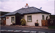 NO0001 : Former Tollhouse by the A823, Yetts o' Muckhart, Dollar by Milestone Society