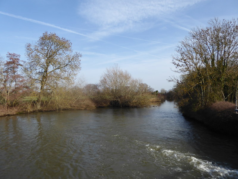 River Medway At East Lock © Marathon Cc-by-sa 2.0 :: Geograph Britain 