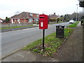 TA0433 : Elizabeth II postbox on Park Lane, Cottingham by JThomas