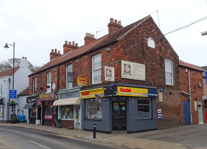 Shops on King Street, Cottingham © JThomas ccbysa/2.0 Geograph