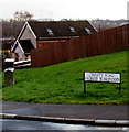 Bilingual Trinity Road name sign, Pontnewydd, Cwmbran