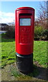 TA1033 : Elizabeth II postbox on Littondale, Hull by JThomas