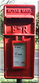 TA1031 : Close up, Elizabeth II postbox on Lindengate Way, Hull by JThomas