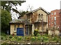 SO8418 : Lodge to Hillfield House, London Road by Alan Murray-Rust