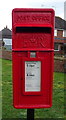 Close up, Elizabeth II postbox on Chemistry, Whitchurch