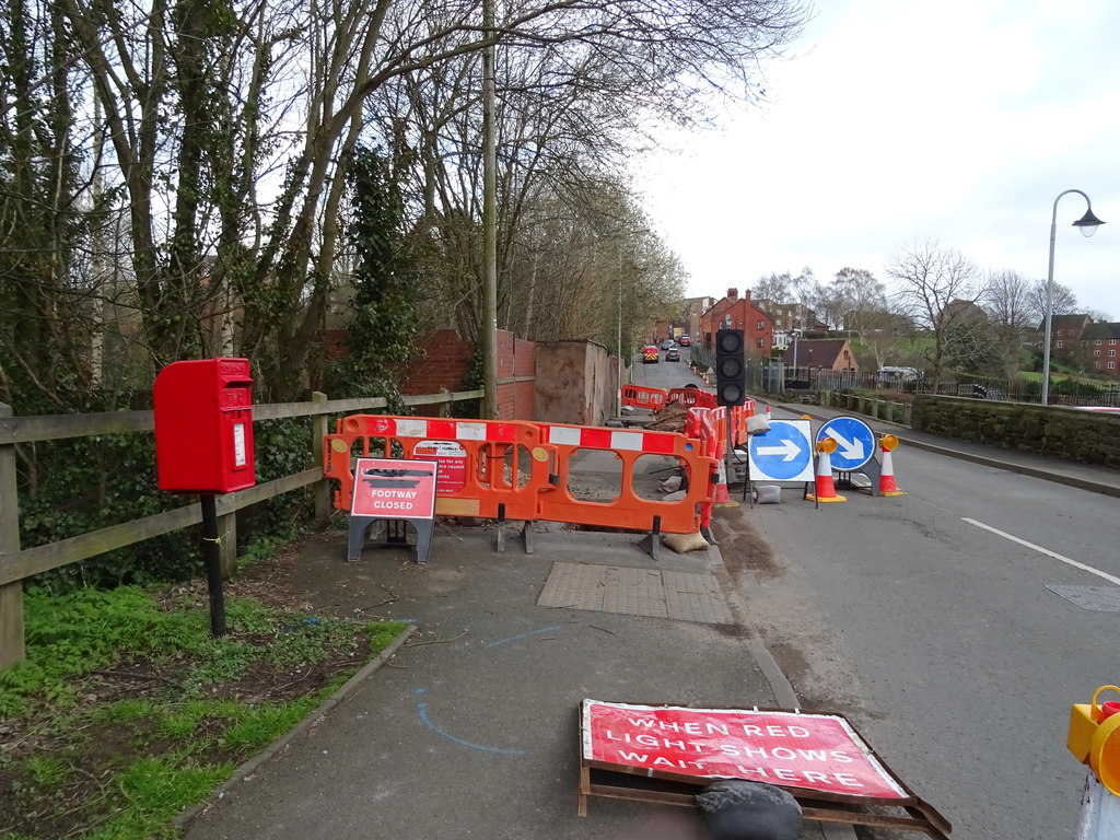 Roadworks On Sherrymill Hill Whitchurch © Jthomas Cc By Sa20