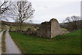 Derelict barn off Rye Croft (track)