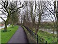 Footpath sandwiched between Boulevard and the River Ribble