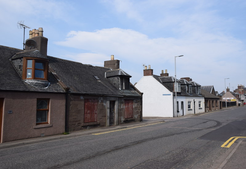 Cottages, Laurencekirk High Street © Bill Harrison cc-by-sa/2.0 ...