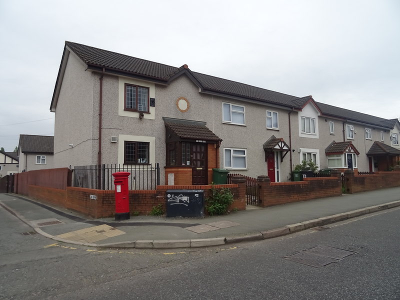 Houses on Oxton Road, Birkenhead © JThomas ccbysa/2.0 Geograph