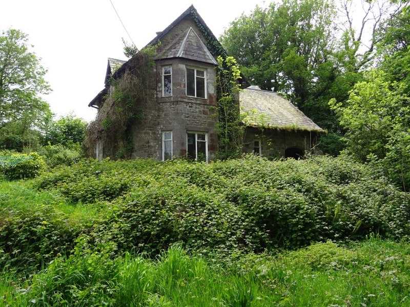 a-neglected-house-philip-halling-cc-by-sa-2-0-geograph-britain-and