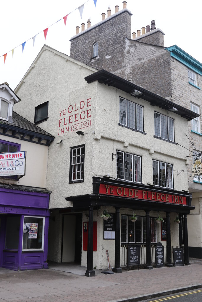 Ye Old Fleece Inn © Andrew Abbott Cc By Sa20 Geograph Britain And