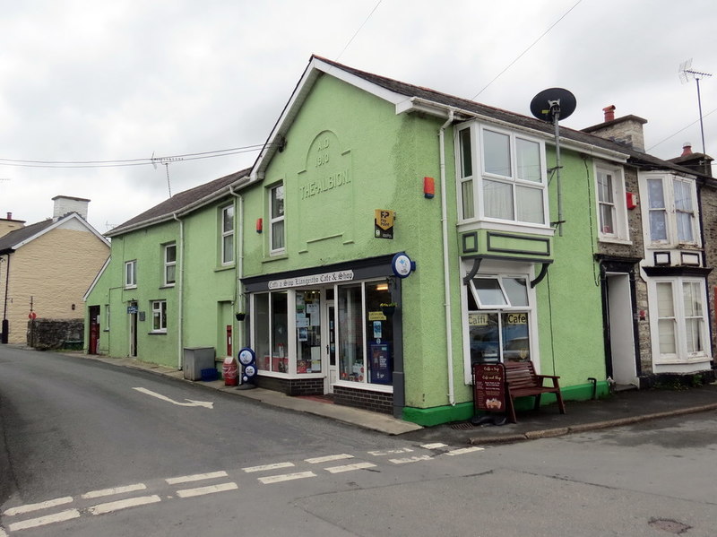 Siop y pentre / The village shop © Alan Richards cc-by-sa/2.0 ...