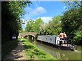 SP4815 : A narrowboat approaching Sparrowgap Bridge over the Oxford Canal by Steve Daniels