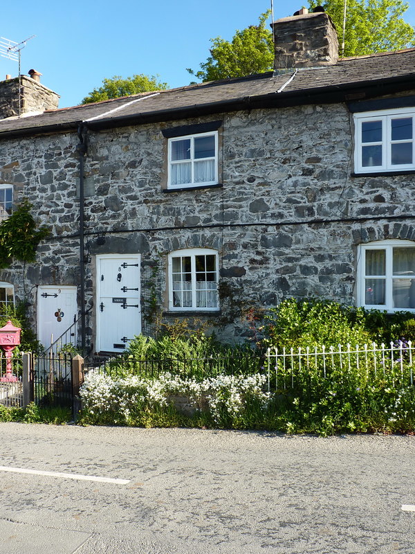 8 Park Street, Llanrhaeadr-ym-Mochnant © Richard Law cc-by-sa/2.0 ...