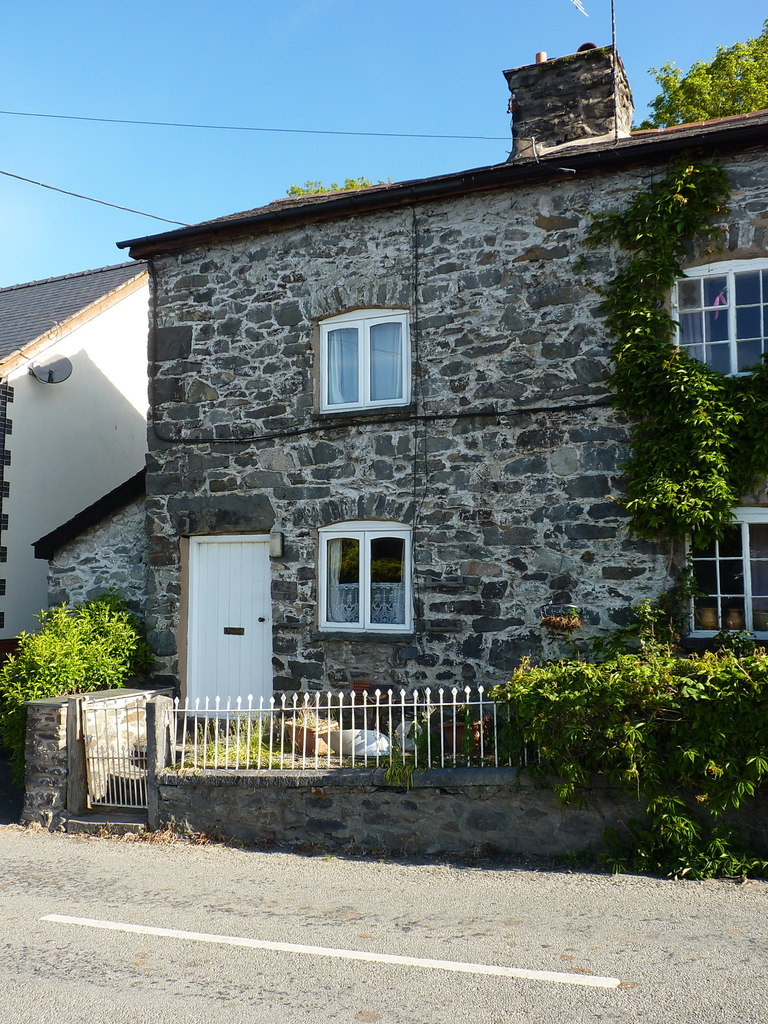 10 Park Street, Llanrhaeadr-ym-Mochnant © Richard Law cc-by-sa/2.0 ...